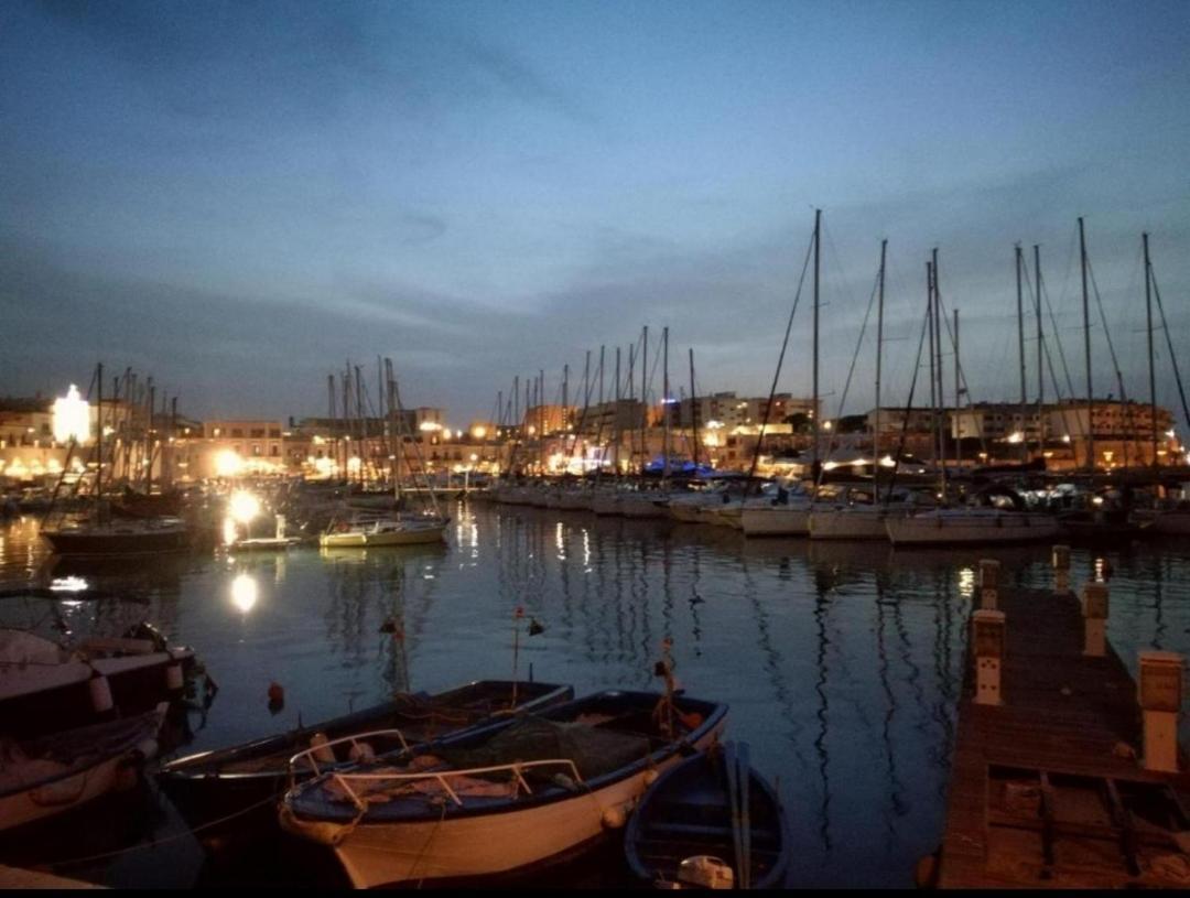 Tre Metri Sopra Il Mare Villa Bisceglie Bagian luar foto