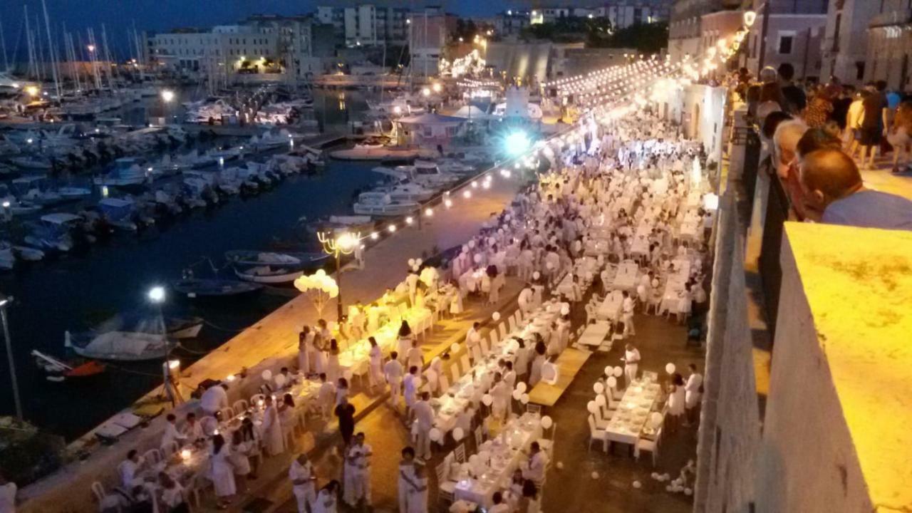 Tre Metri Sopra Il Mare Villa Bisceglie Bagian luar foto